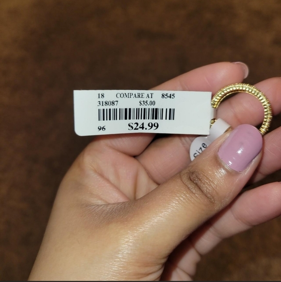 NWT gold ring with crystals - Picture 3 of 4